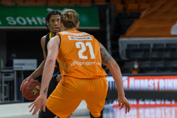 也折射出主 也折射出主